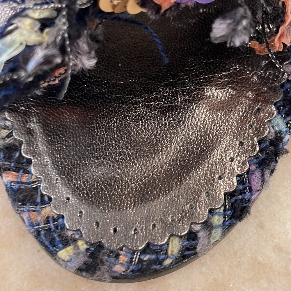 Chanel Rare Navy tweed and sequins Pewter leather Sandals Heels Size 7 US - Picture 12 of 16